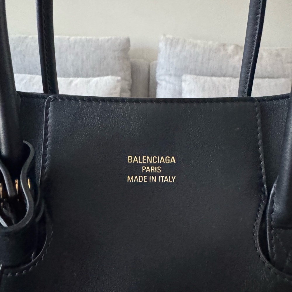 Balenciaga Hamptons XL - Picture 3 of 17